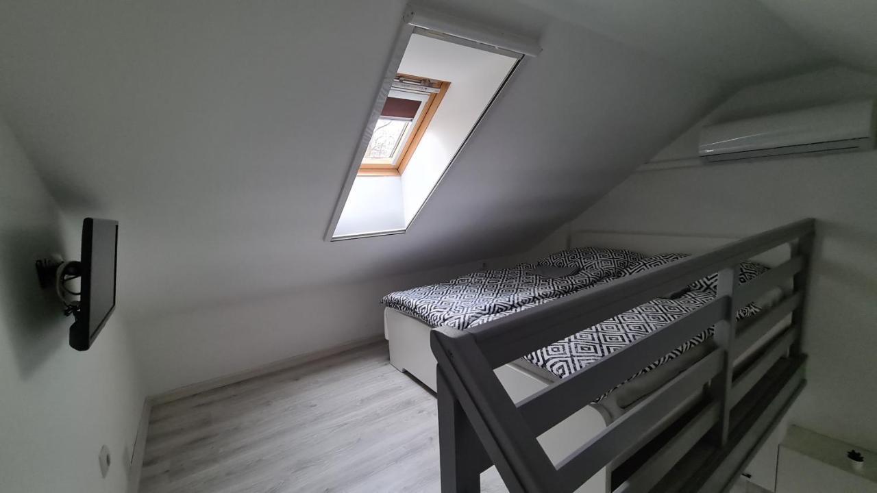Gyulai-Fuerdo-Apartman Ii. Buitenkant foto