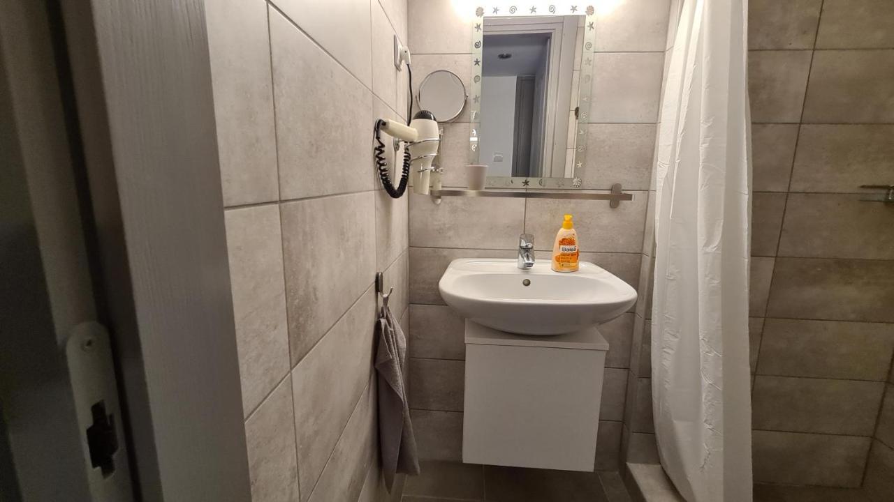 Gyulai-Fuerdo-Apartman Ii. Buitenkant foto