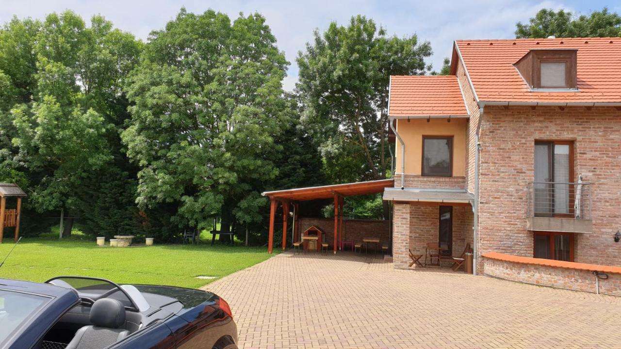 Gyulai-Fuerdo-Apartman Ii. Buitenkant foto