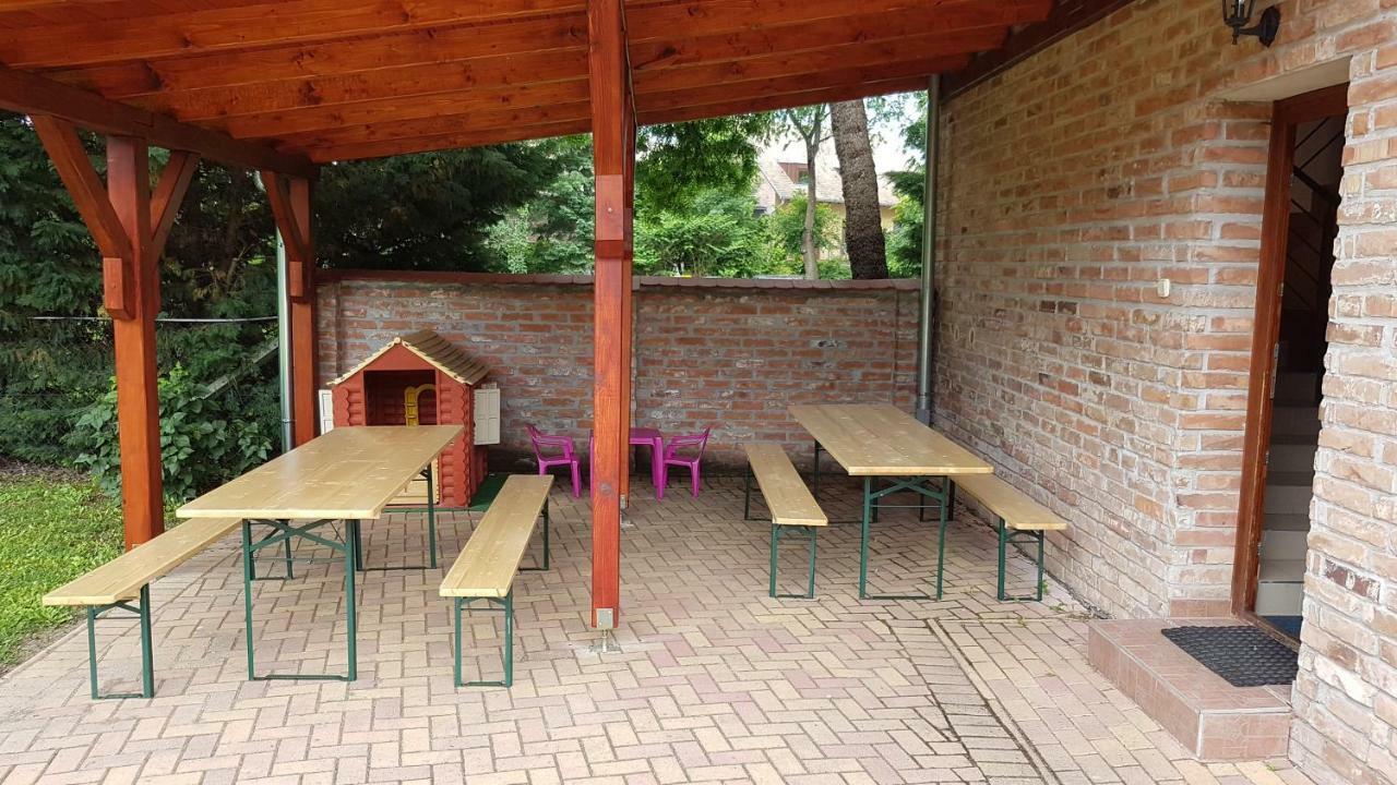 Gyulai-Fuerdo-Apartman Ii. Buitenkant foto