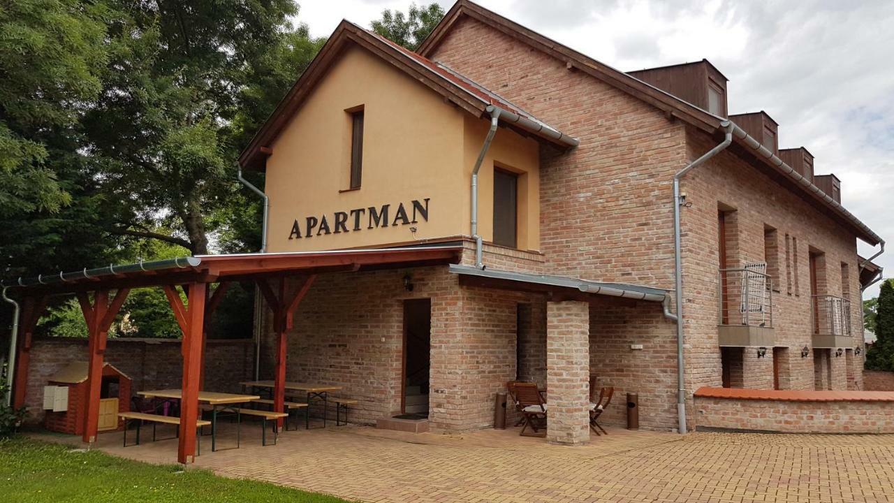 Gyulai-Fuerdo-Apartman Ii. Buitenkant foto