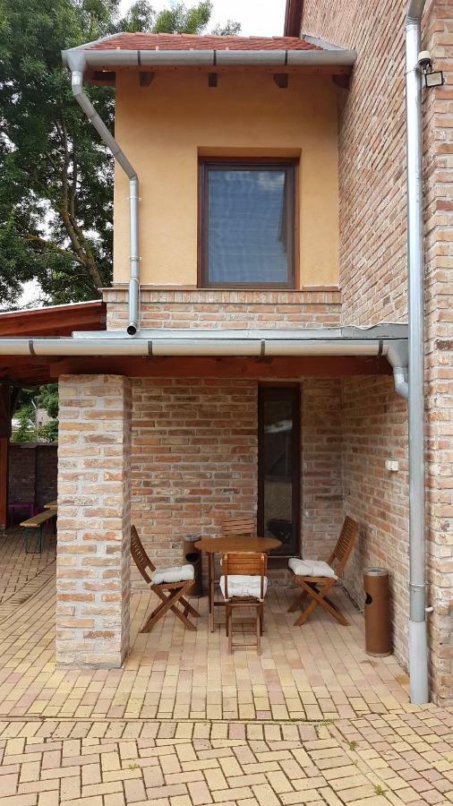Gyulai-Fuerdo-Apartman Ii. Buitenkant foto